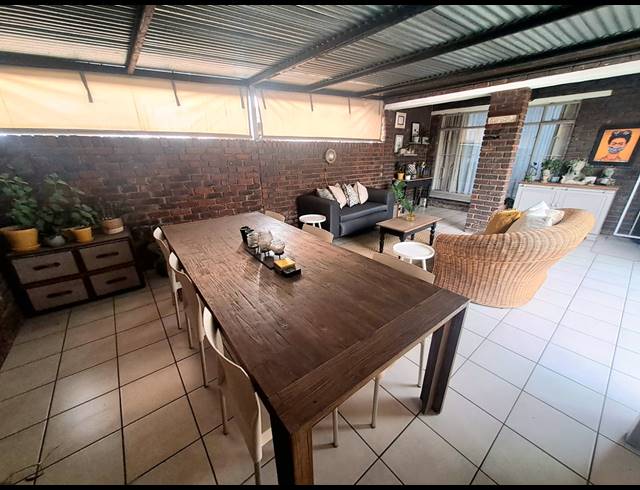 2 BEDROOM TOWNHOUSE FOR SALE IN DUNCANVILLE